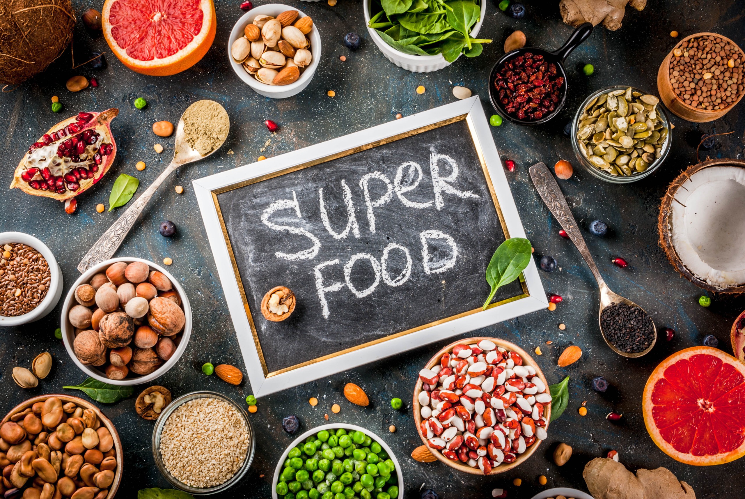 Superfoods au quotidien : avantages essentiels